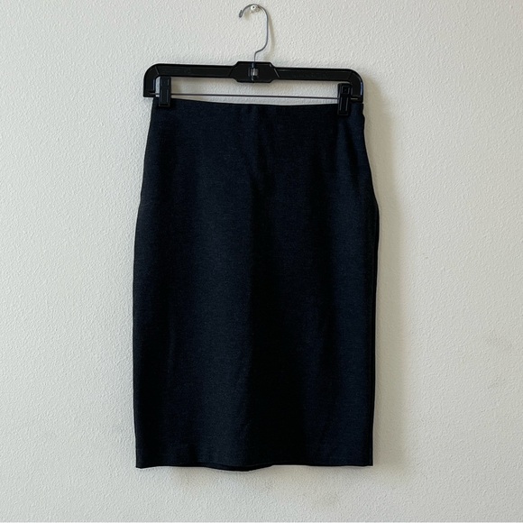 Uniqlo Dresses & Skirts - Uniqlo Classic Pencil Skirt